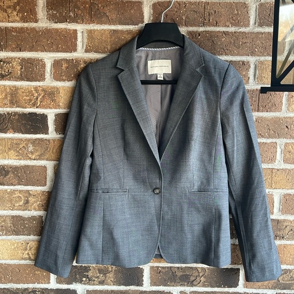 Banana Republic Women's Siena Slim Italian Wool Blazer - Picture 3 of 16